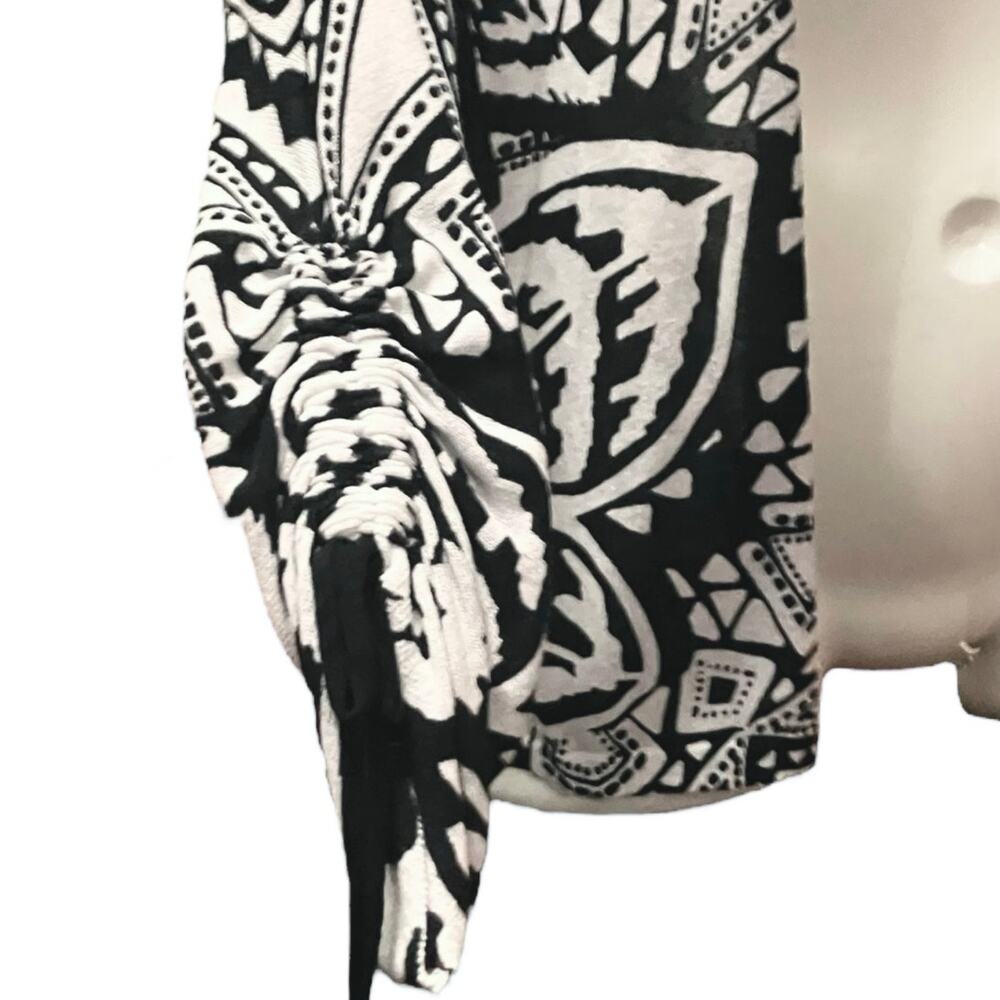 Chico's Women's B/W Abstract Floral Ruched-Sleeve Sweater Cardigan SZ 0 US S - Picture 5 of 11